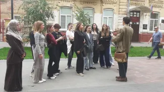 Первокурсники Института иностранных языков побывали на пешеходной экскурсии «Ступени истории»