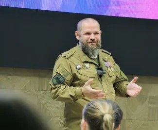 «СВОим примером»: в ВГСПУ состоялась встреча студентов с ветераном СВО Сергеем Сухоруковым