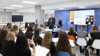 ВГСПУ зовёт за страницы учебников: Школа юного русиста начала новый учебный год