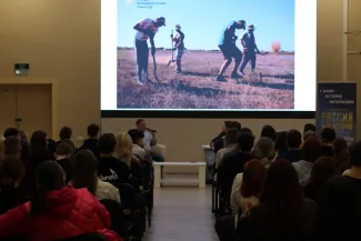 «Профкомпас» указал на археологию: в Историческом парке прошла встреча студентов-археологов ВГСПУ с руководителем исследовательского проекта 
