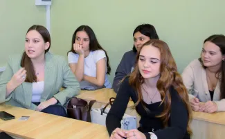 Дискуссия на тему «Родители и дети» состоялась в Институте русского языка и литературы 