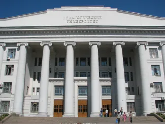 25 студентам ВГСПУ в 2025 -2026 учебном году назначены именные стипендии Волгоградской области. Именная стипендия Волгоградской области назначается обучающимся по очной форме обучения по образовательным программам высшего образования по программам бакалавриата, программам специалитета, имеющим по окончании четырех семестров подряд оценки "отлично" по всем учебным дисциплинам образовательной программы и ведущим научно-исследовательскую деятельность  и обучающимся впервые поступившим на обучение по очной форм