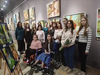 Студенты института социальной и коррекционной педагогики - активные участники выставки-акции художественных работ А. Коняхиной «С солнцем по жизни»