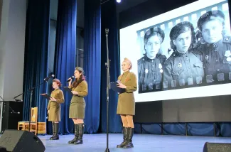 Студенты-филологи ИРЯС вновь выступили с поэтической программой «Мы – наследники Победы!»