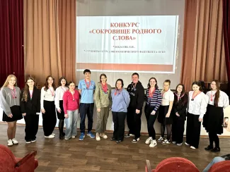 •	Магистрантка ИРиЯС представила институт на круглом столе в Оренбурге