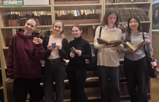 От каталогов до раритетов: студенты ИХО освоили методы научного поиска в библиотеке ВГСПУ