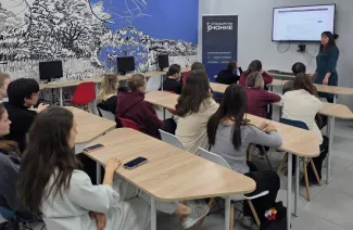 От каталогов до раритетов: студенты ИХО освоили методы научного поиска в библиотеке ВГСПУ