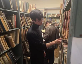 От каталогов до раритетов: студенты ИХО освоили методы научного поиска в библиотеке ВГСПУ