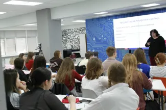 Трудные случаи лингвистических разборов: очередное занятие в Школе юного русиста