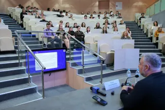 В ВГСПУ спикер общества «Знание» рассказал  студентам о связи кибермошенничества с экстремизмом