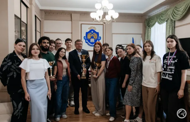 Ректор ВГСПУ встретился с командой-победителем фестиваля #ТриЧетыре «Знак Качества»