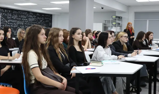 ВГСПУ зовёт за страницы учебников: Школа юного русиста начала новый учебный год