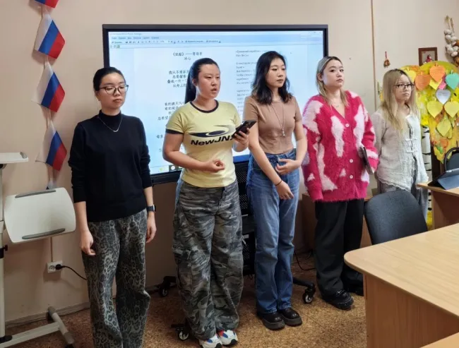 В Институте международного образования ВГСПУ отметили День матери