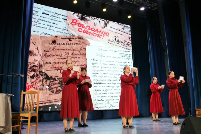 Отчётный концерт «Мы этой памяти верны» завершил Неделю Института русского языка и словесности ВГСПУ