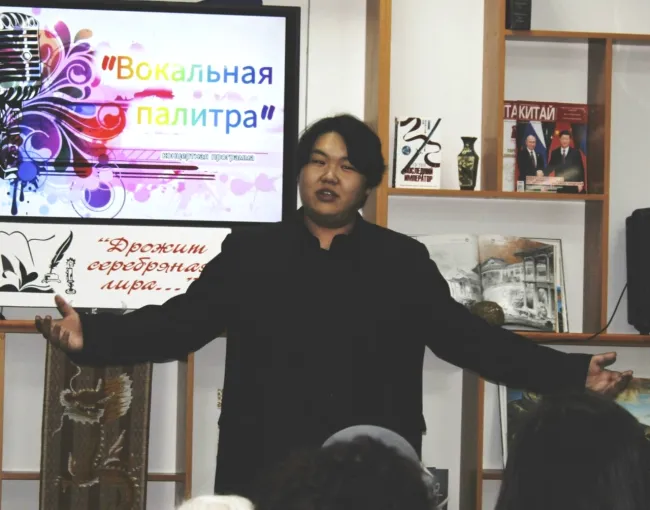  Китайские студенты ВГСПУ представили в волгоградской библиотеке «Вокальную палитру»