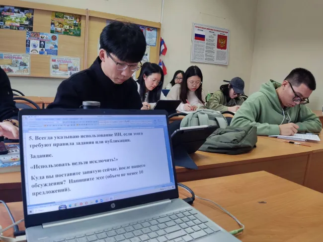 Использовать нельзя запретить»: ВГСПУ научил иностранных магистрантов этичному диалогу с искусственным интеллектом