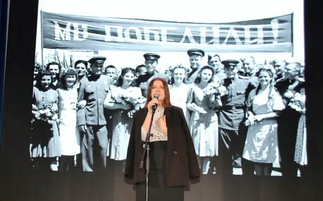 Студенты-филологи ИРЯС вновь выступили с поэтической программой «Мы – наследники Победы!»