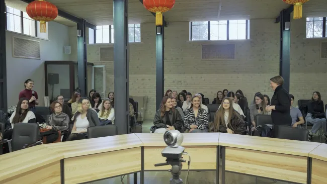 Час карьеры в ИИЯ: выпускники института иностранных языков рассказали о своей профессиональной карьере студентам старших курсов