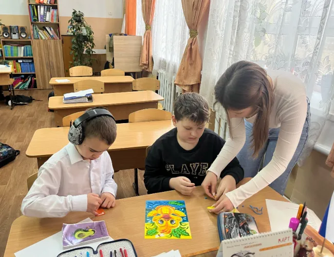 На заключительной конференции подвели итоги практики студентов по тьюторскому сопровождению детей с нарушением слуха 	