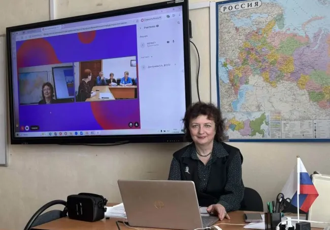 Профессор ВГСПУ представила опыт внедрения ИИ в обучение РКИ на межвузовском семинаре